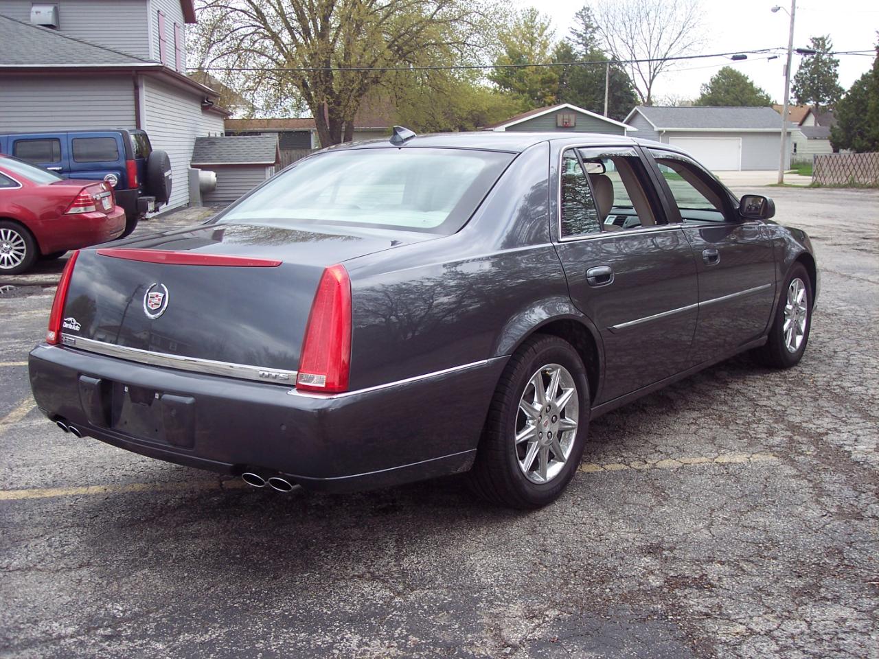 Cadillac DTS 4dr Sdn w/1SC 2010