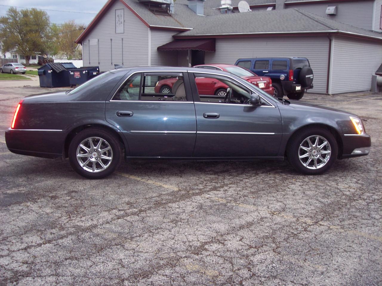 Cadillac DTS 4dr Sdn w/1SC 2010