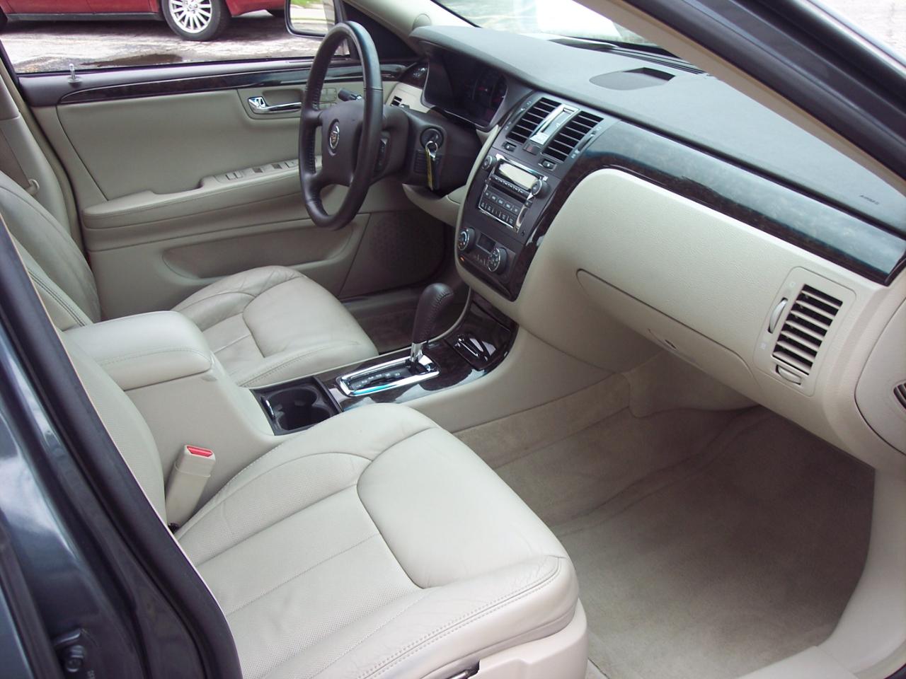 Cadillac DTS 4dr Sdn w/1SC 2010