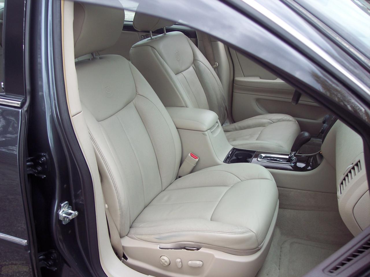 Cadillac DTS 4dr Sdn w/1SC 2010