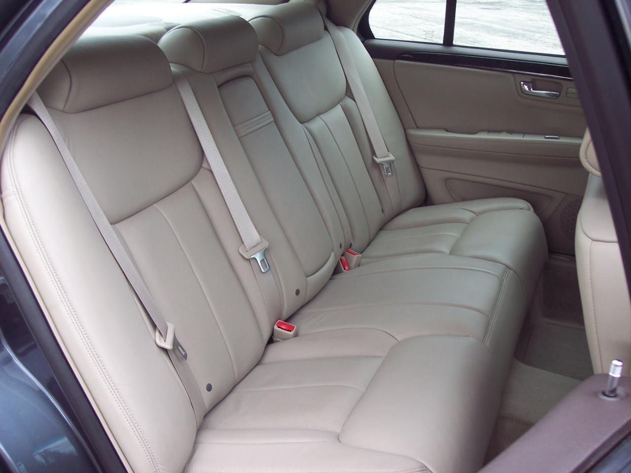 Cadillac DTS 4dr Sdn w/1SC 2010