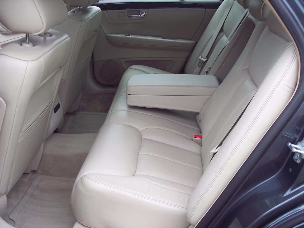 Cadillac DTS 4dr Sdn w/1SC 2010