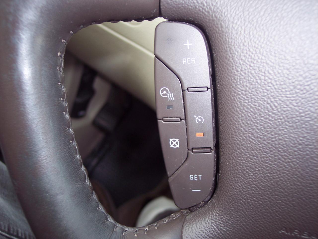 Cadillac DTS 4dr Sdn w/1SC 2010