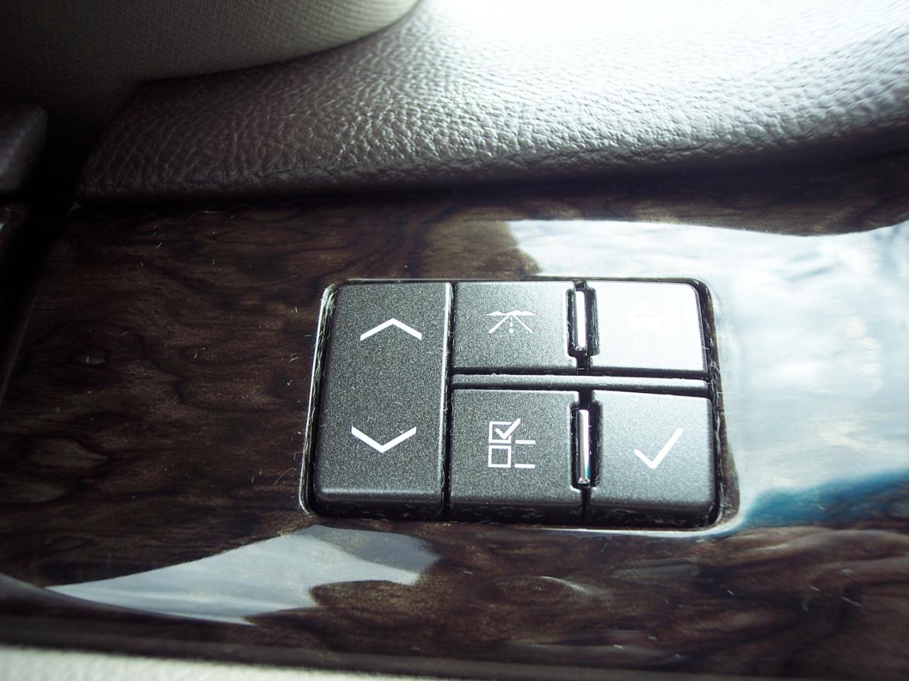 Cadillac DTS 4dr Sdn w/1SC 2010