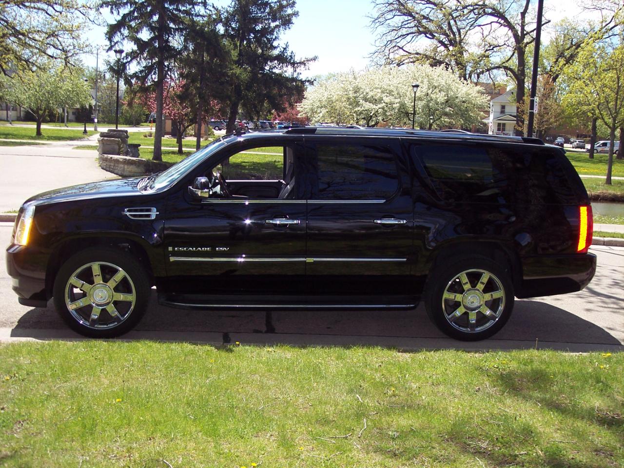 Cadillac Escalade ESV AWD 4dr 2008