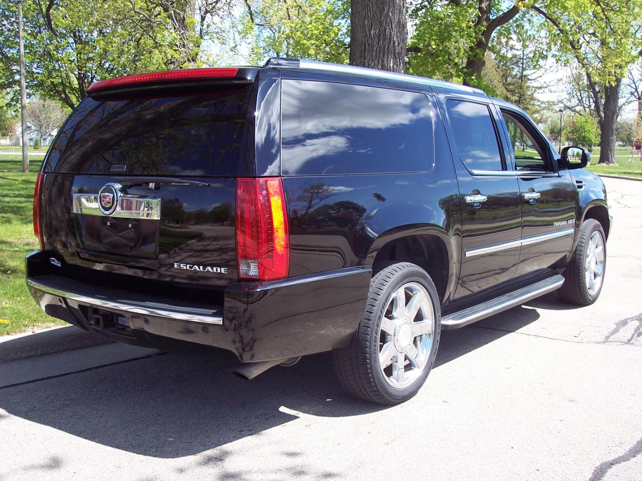 Cadillac Escalade ESV AWD 4dr 2008