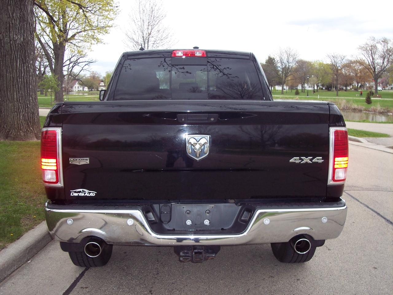 RAM 1500 4WD Quad Cab 140.5" Laramie 2014
