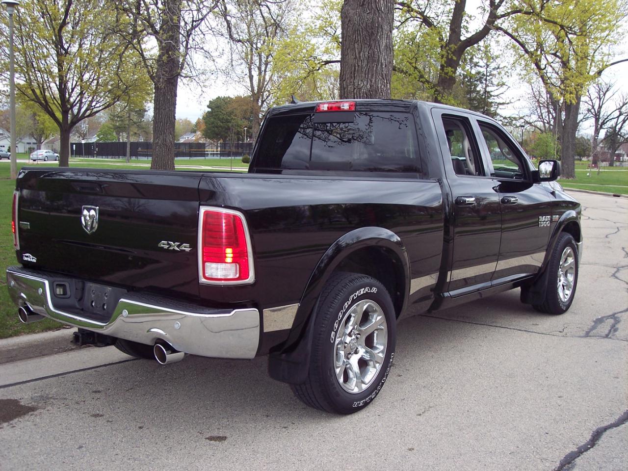 RAM 1500 4WD Quad Cab 140.5" Laramie 2014