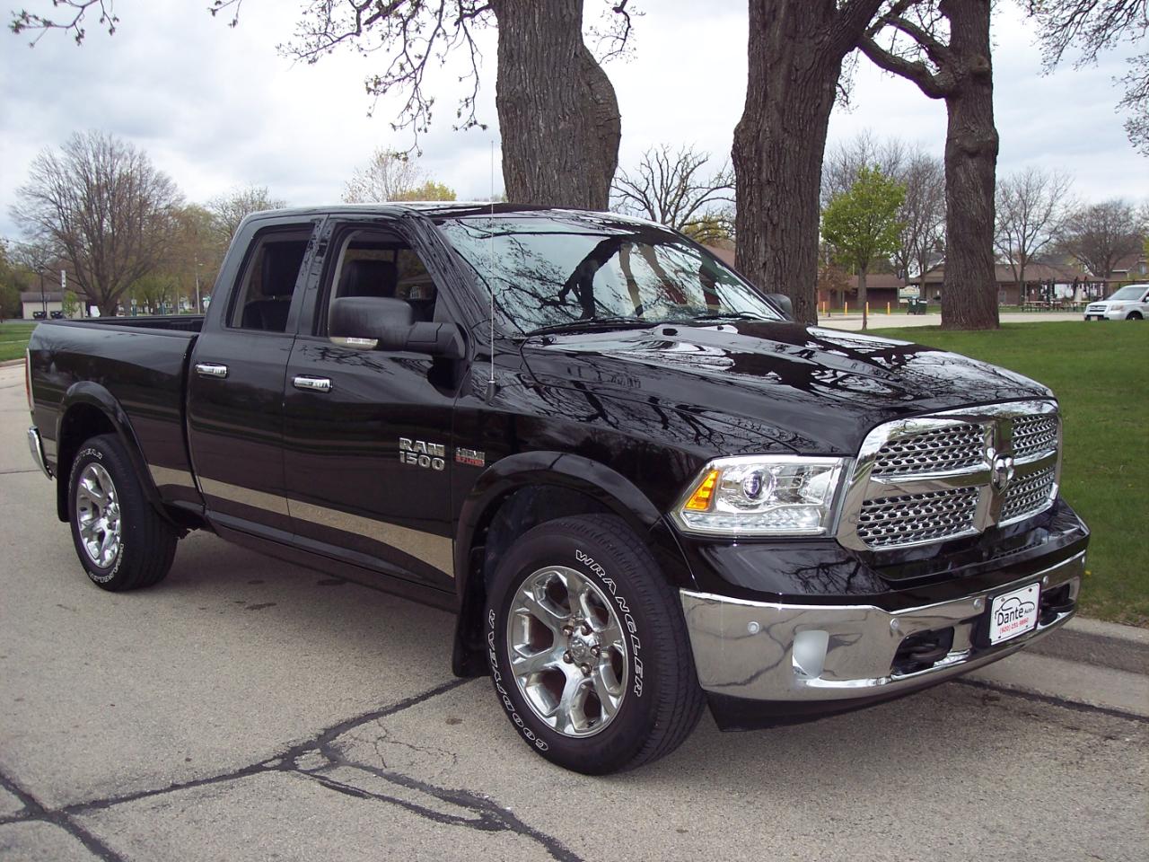 RAM 1500 4WD Quad Cab 140.5" Laramie 2014