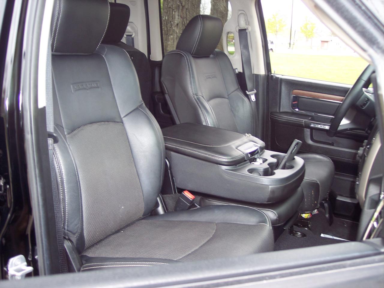 RAM 1500 4WD Quad Cab 140.5" Laramie 2014