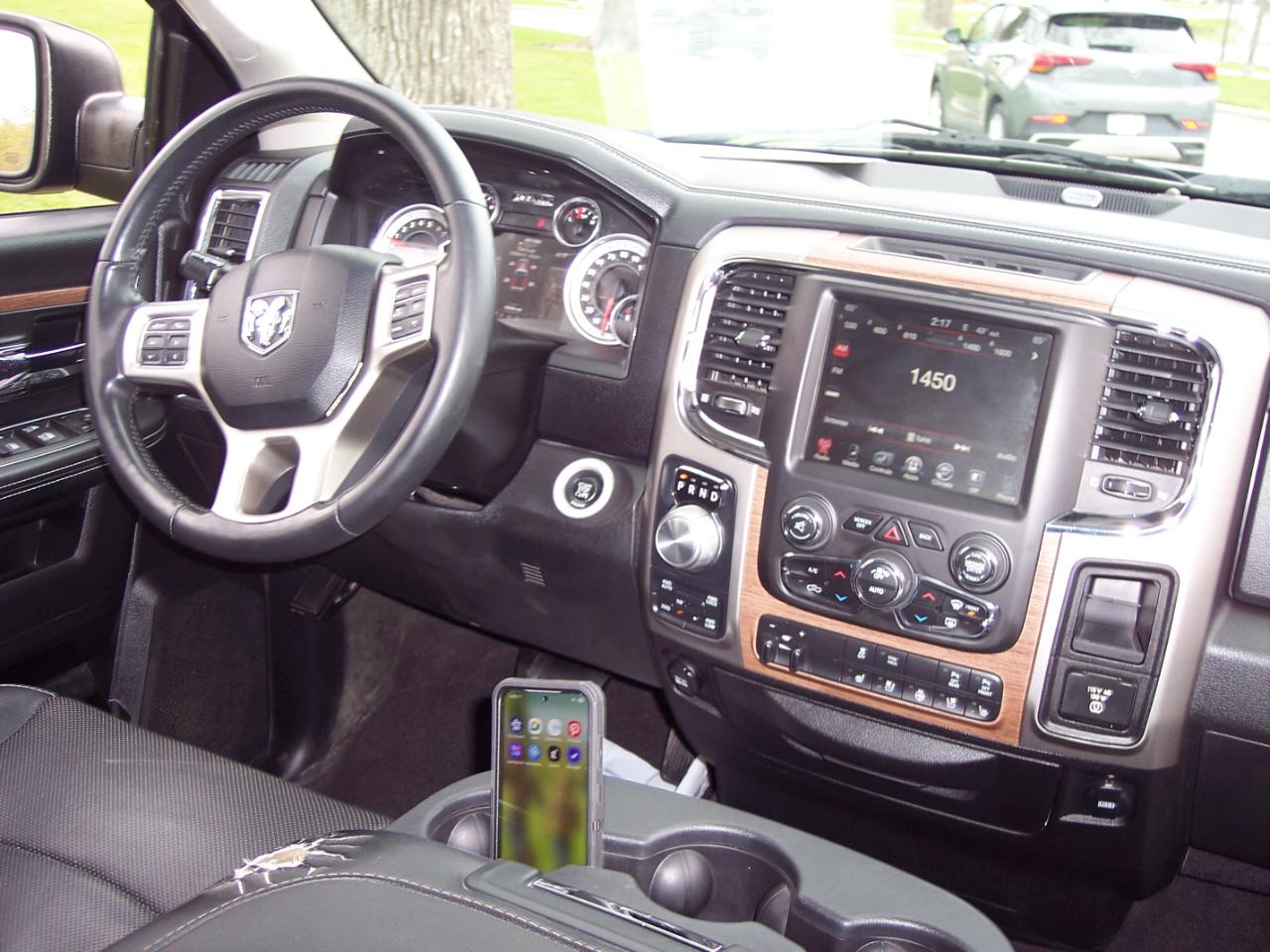 RAM 1500 4WD Quad Cab 140.5" Laramie 2014
