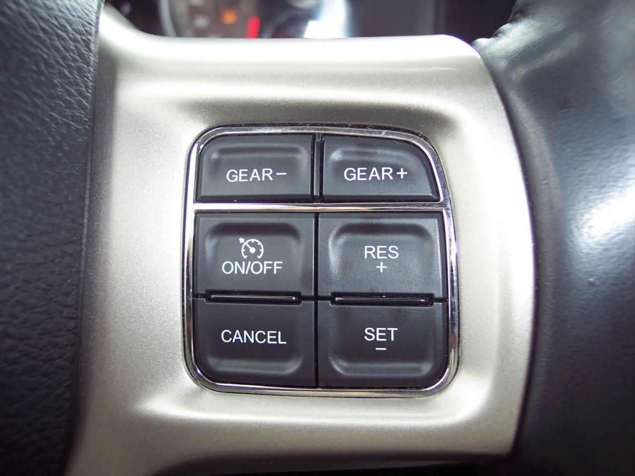 RAM 1500 4WD Quad Cab 140.5" Laramie 2014