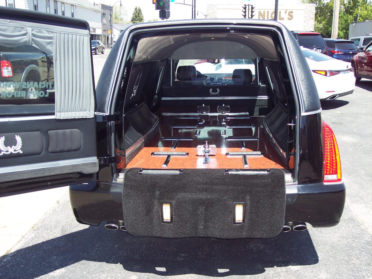 Cadillac DTS Professional 4dr Sdn Funeral Coach 2007