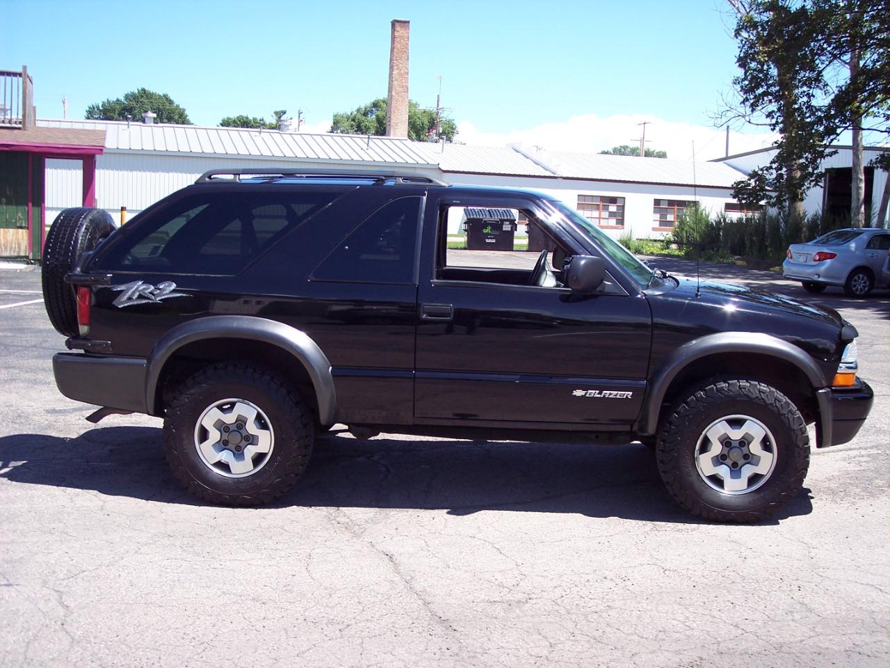 Chevrolet Blazer 2dr 4WD LS 2004