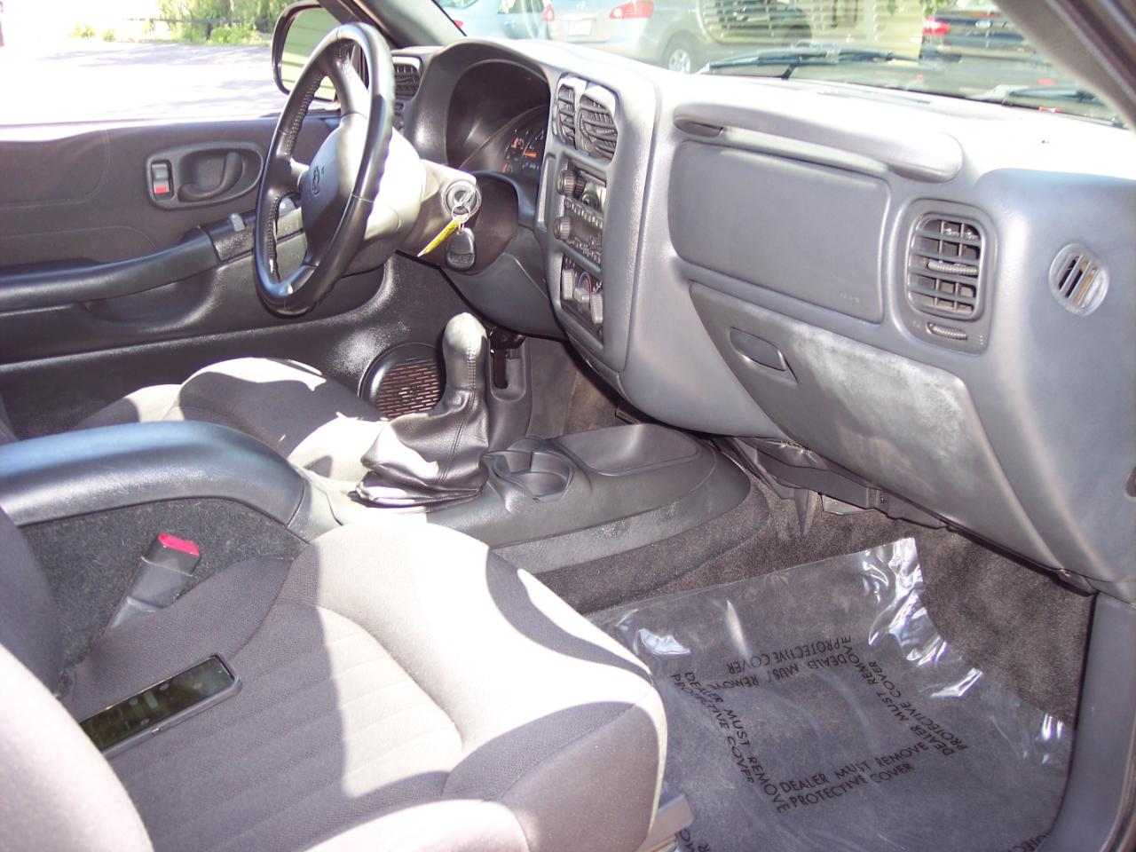 Chevrolet Blazer 2dr 4WD LS 2004