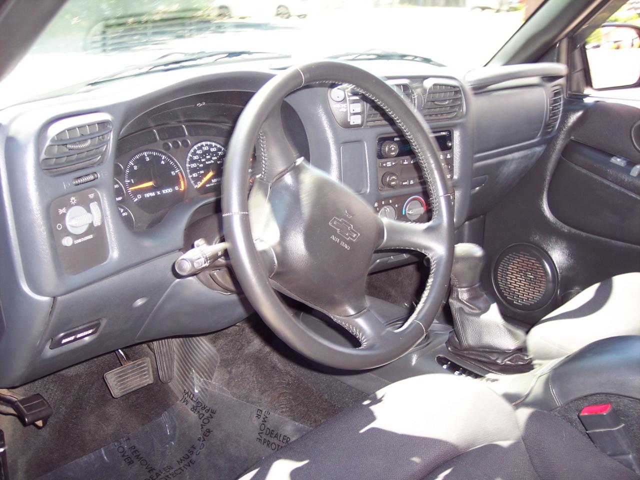 Chevrolet Blazer 2dr 4WD LS 2004