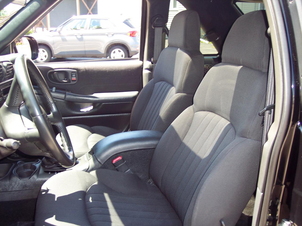 Chevrolet Blazer 2dr 4WD LS 2004