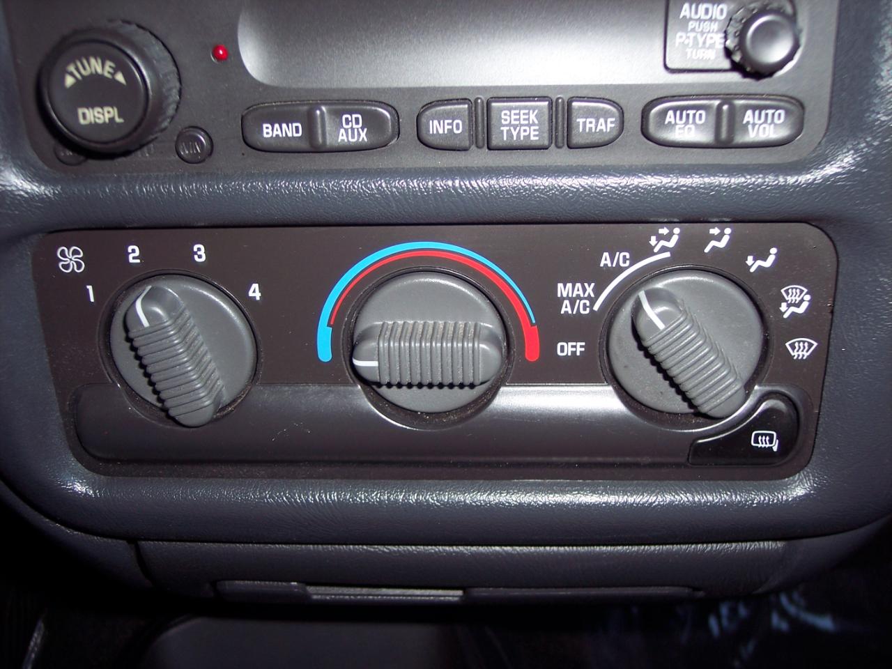 Chevrolet Blazer 2dr 4WD LS 2004