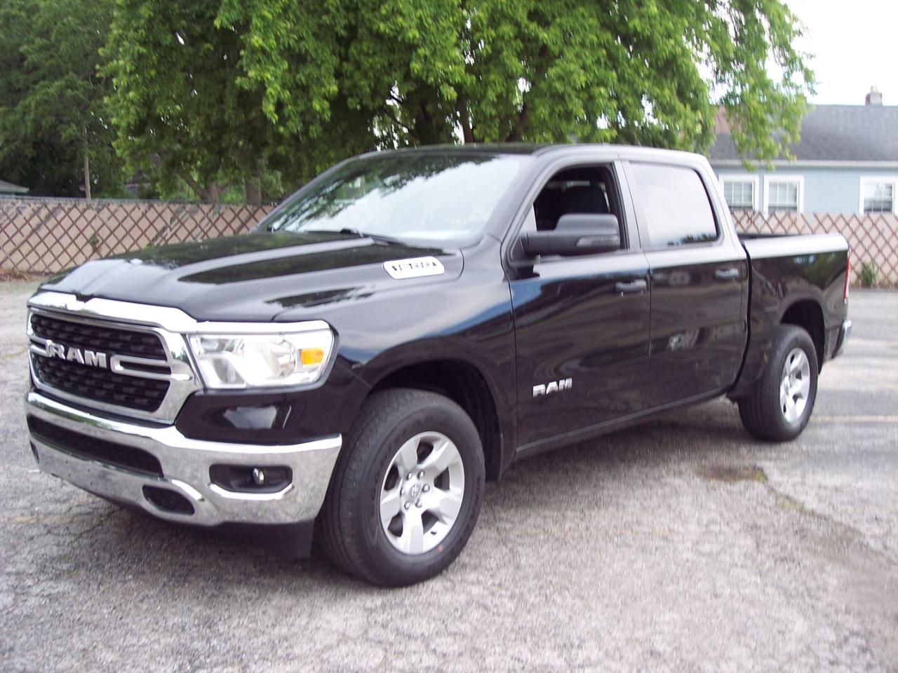 RAM 1500 Big Horn 4x4 Crew Cab 5'7" Box 2023