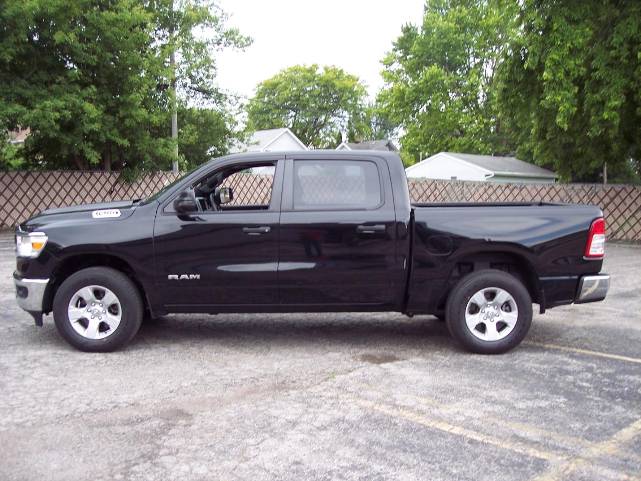 RAM 1500 Big Horn 4x4 Crew Cab 5'7" Box 2023