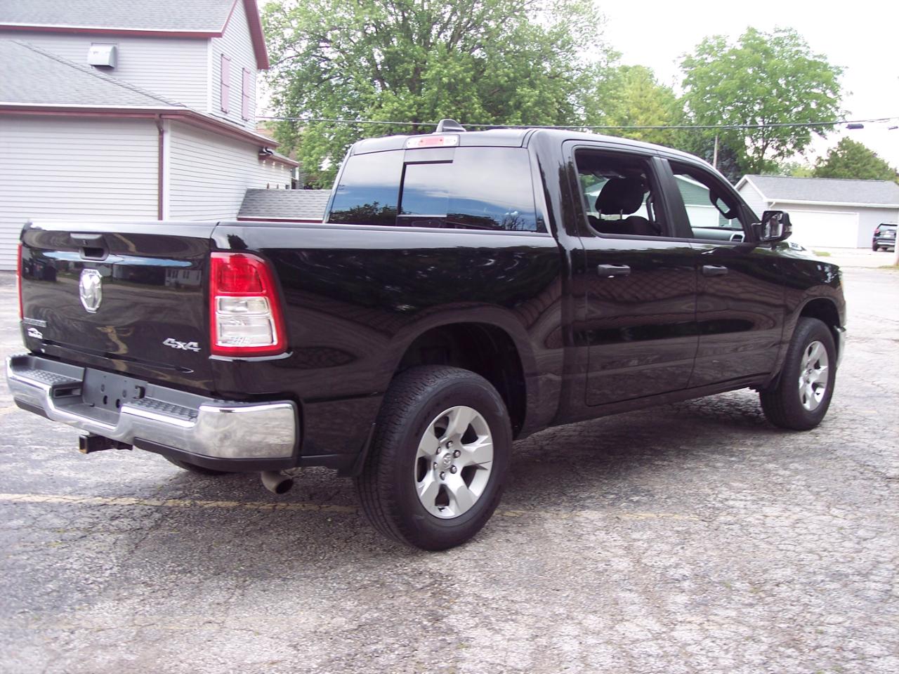 RAM 1500 Big Horn 4x4 Crew Cab 5'7" Box 2023