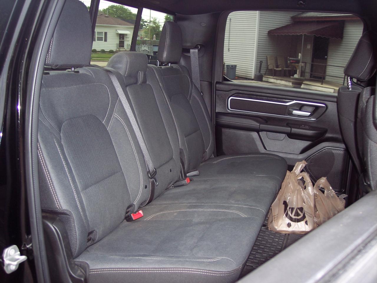 RAM 1500 Big Horn 4x4 Crew Cab 5'7" Box 2023