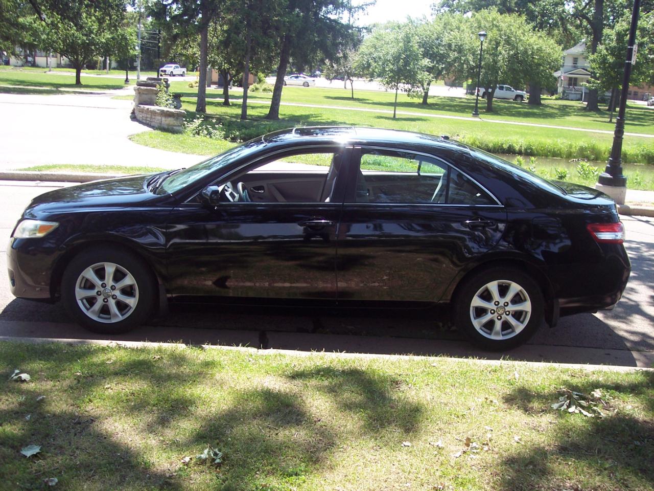 Toyota Camry 4dr Sdn V6 Auto XLE (Natl) 2011