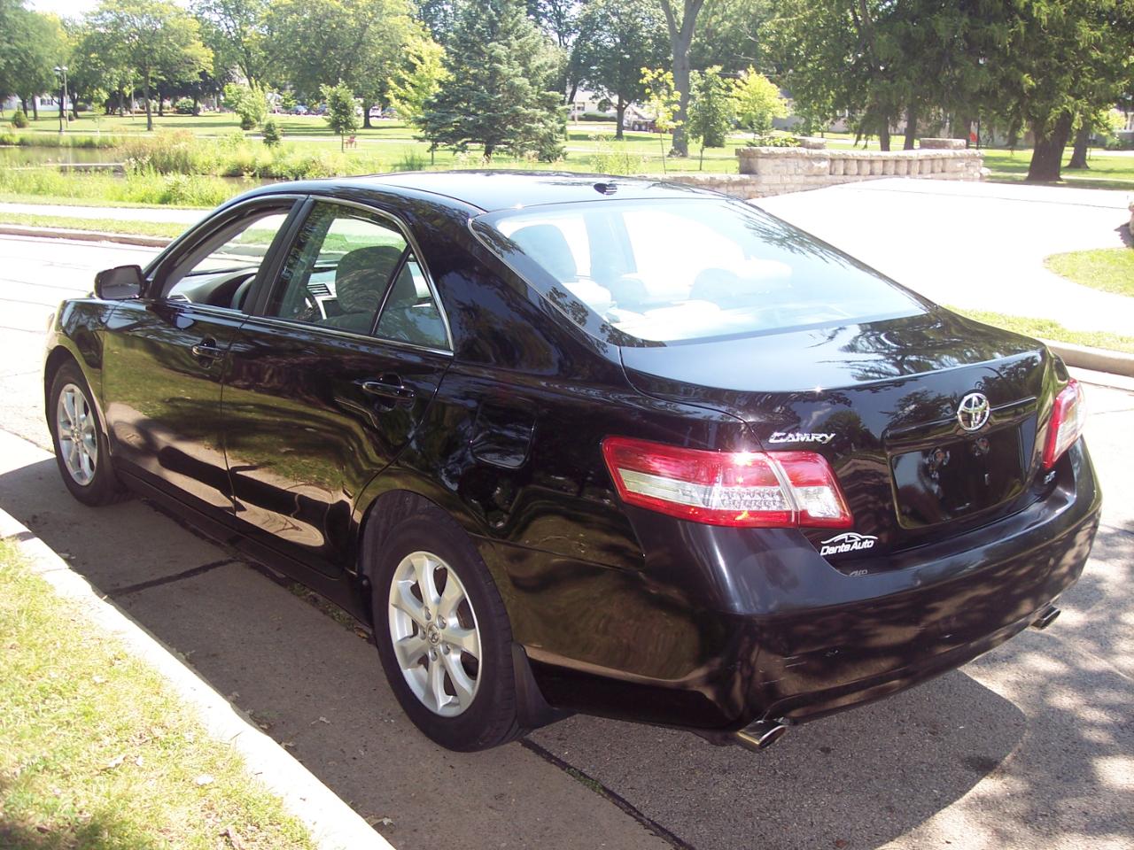 Toyota Camry 4dr Sdn V6 Auto XLE (Natl) 2011