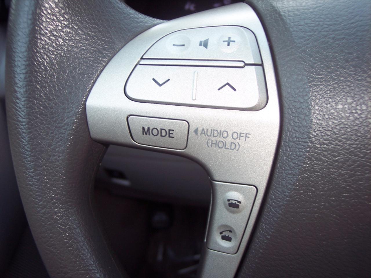 Toyota Camry 4dr Sdn V6 Auto XLE (Natl) 2011