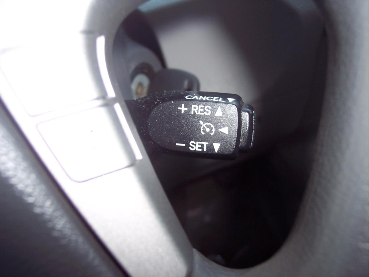 Toyota Camry 4dr Sdn V6 Auto XLE (Natl) 2011