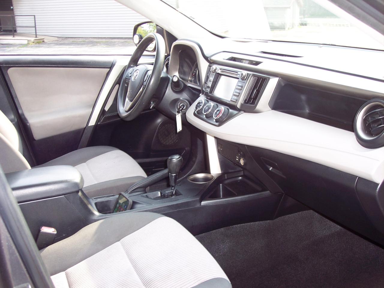 Toyota RAV4 FWD 4dr LE (Natl) 2014