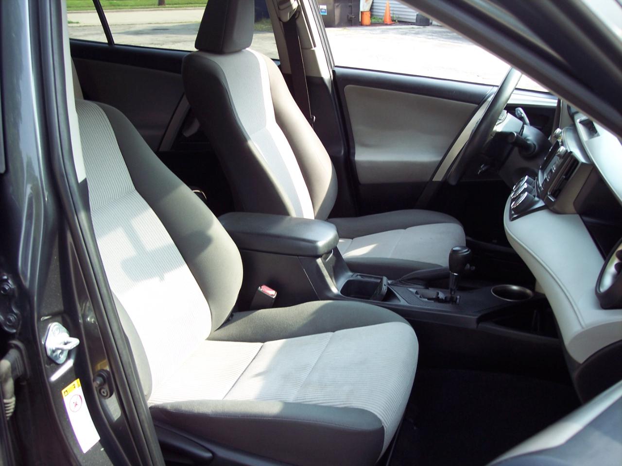 Toyota RAV4 FWD 4dr LE (Natl) 2014