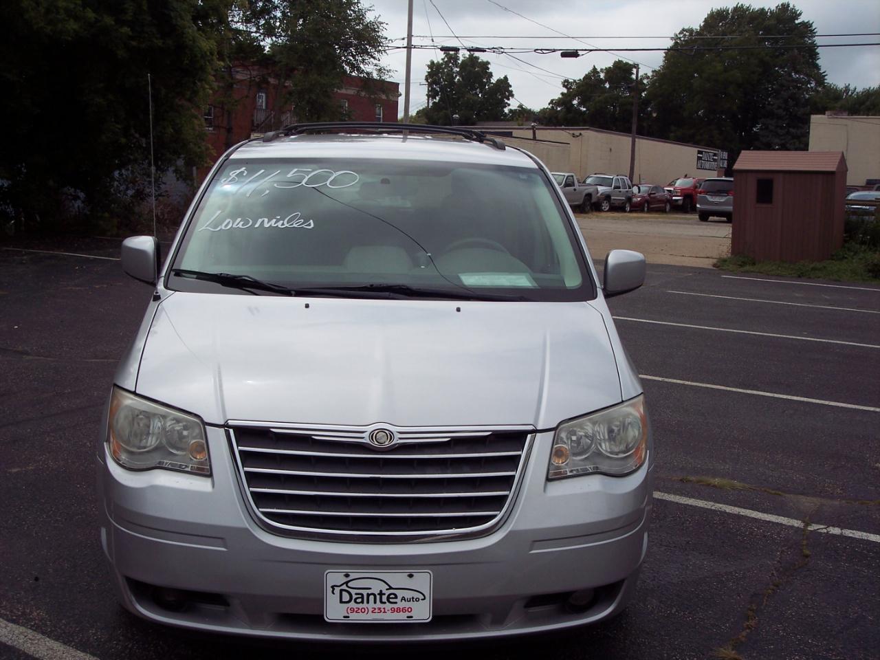 Chrysler Town & Country 4dr Wgn Touring 2010
