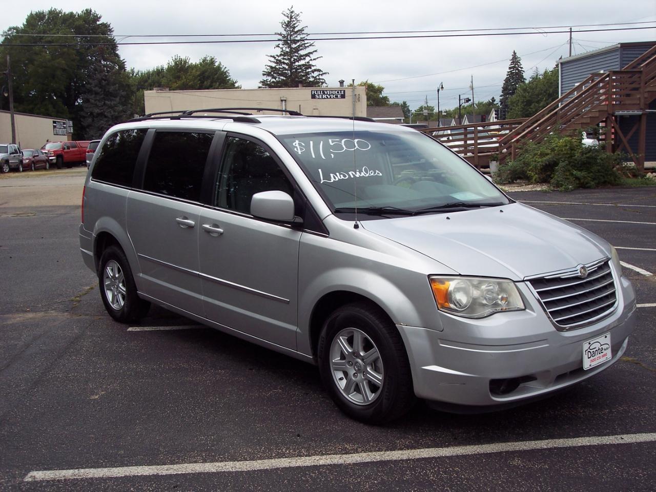 Chrysler Town & Country 4dr Wgn Touring 2010