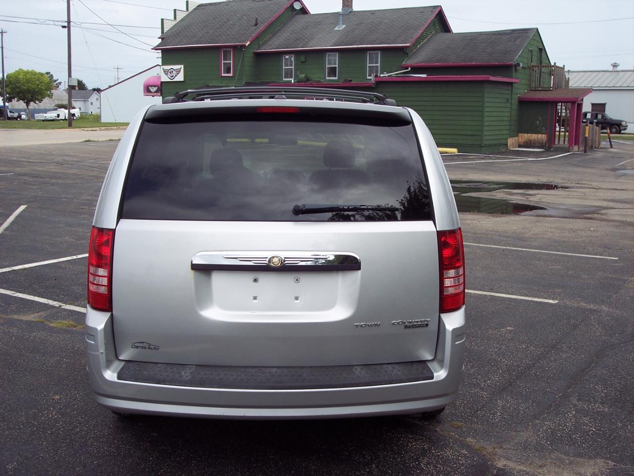 Chrysler Town & Country 4dr Wgn Touring 2010