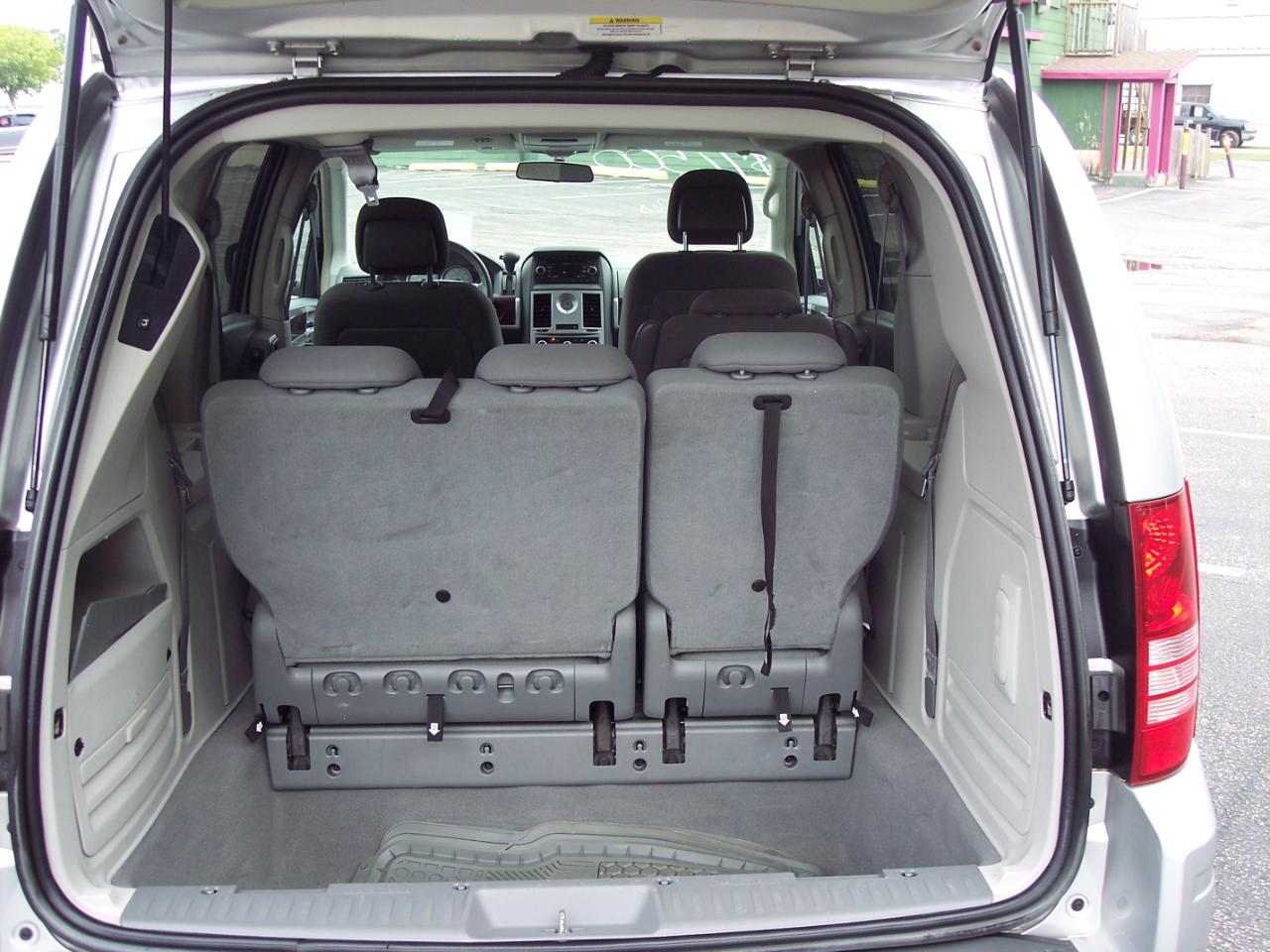 Chrysler Town & Country 4dr Wgn Touring 2010