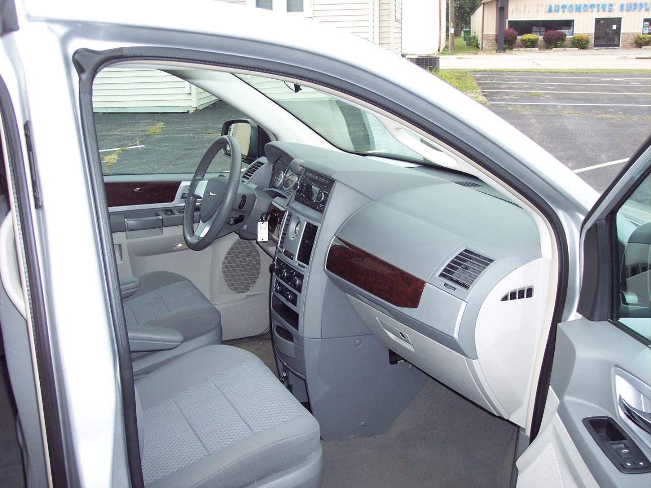 Chrysler Town & Country 4dr Wgn Touring 2010