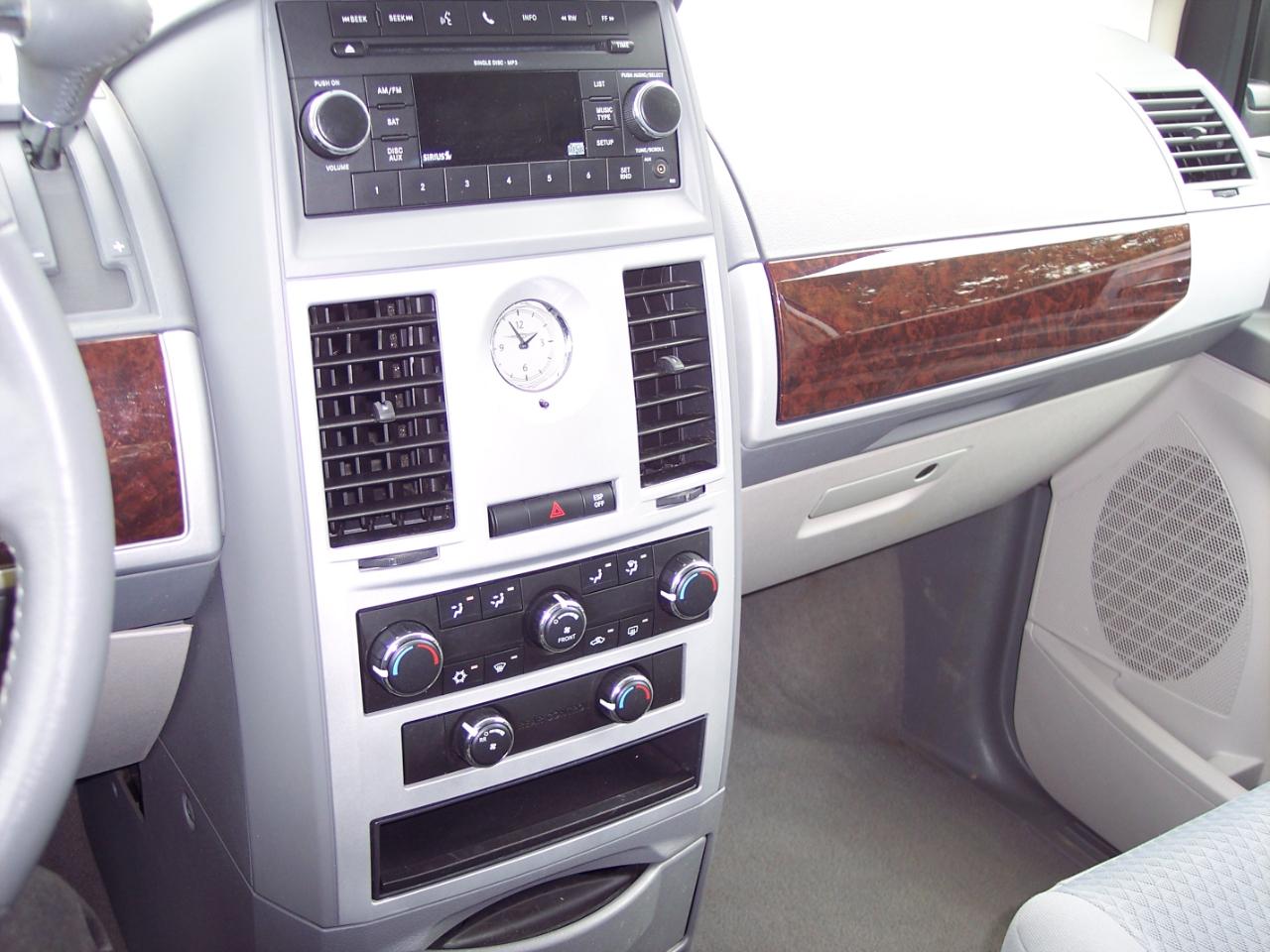 Chrysler Town & Country 4dr Wgn Touring 2010