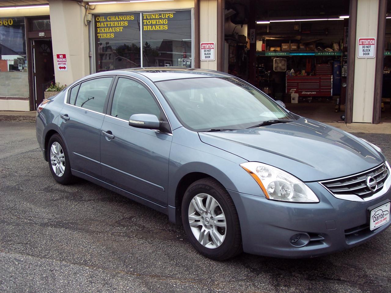 Nissan Altima 4dr Sdn I4 CVT 2.5 SL 2010