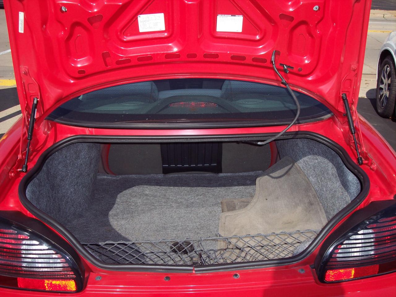 Pontiac Grand Prix 2dr Cpe GT 2000