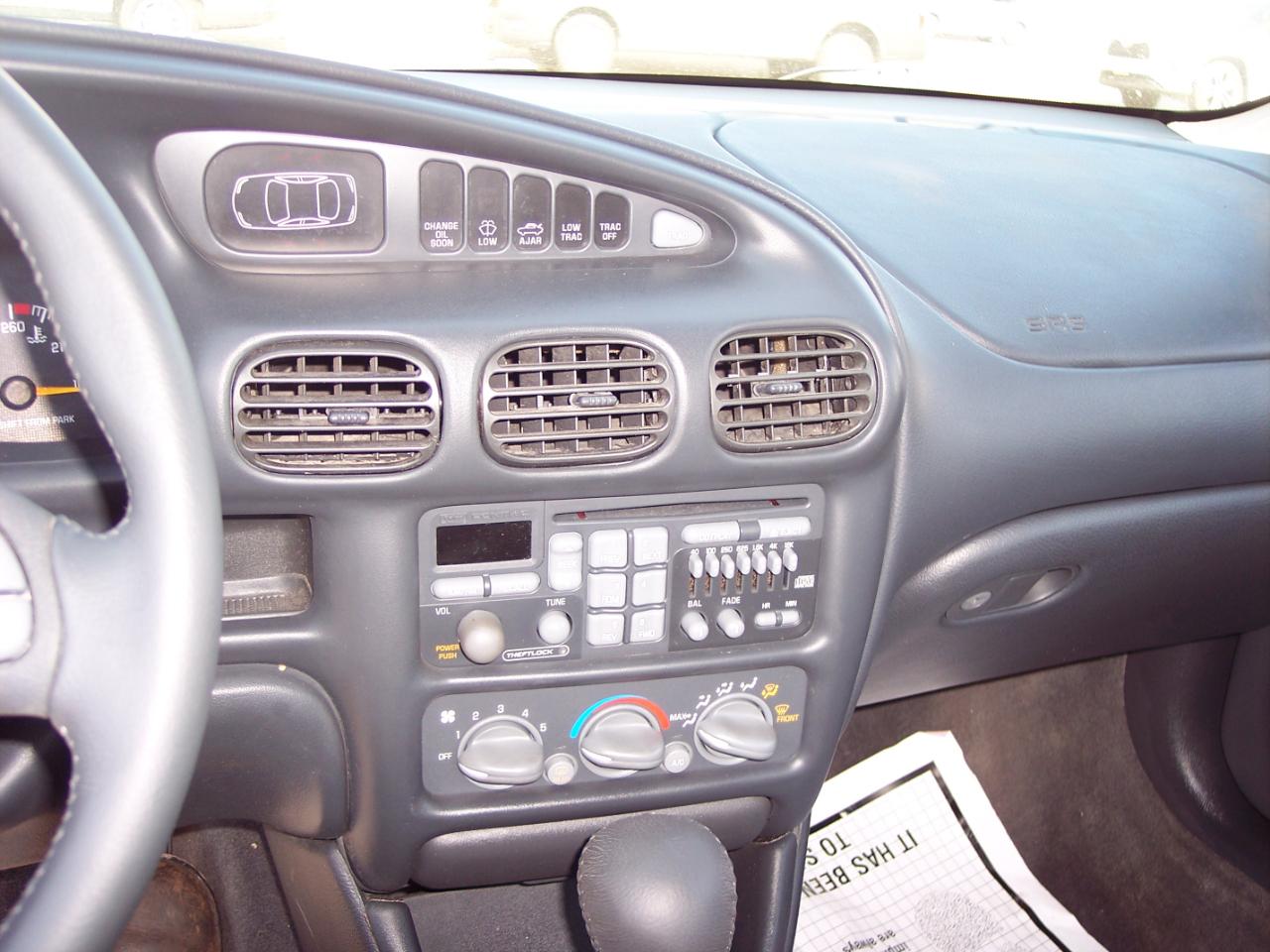 Pontiac Grand Prix 2dr Cpe GT 2000