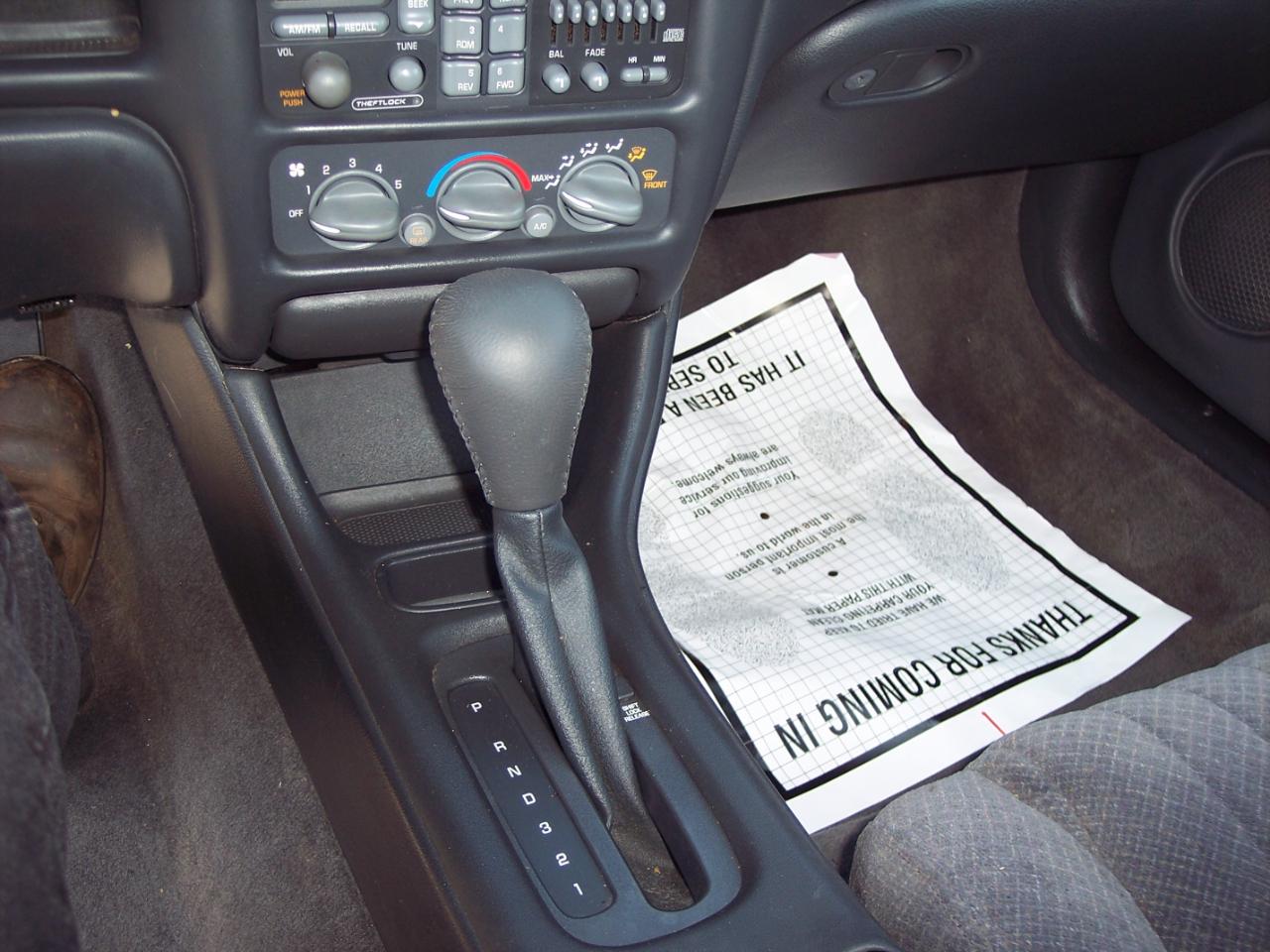 Pontiac Grand Prix 2dr Cpe GT 2000