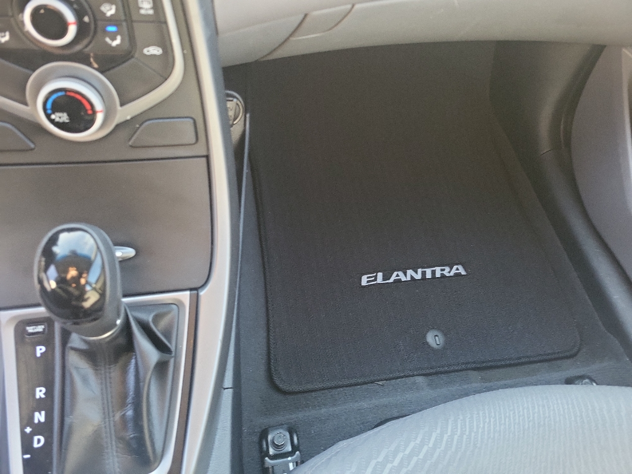 Hyundai ELANTRA GLS/SE/  2016