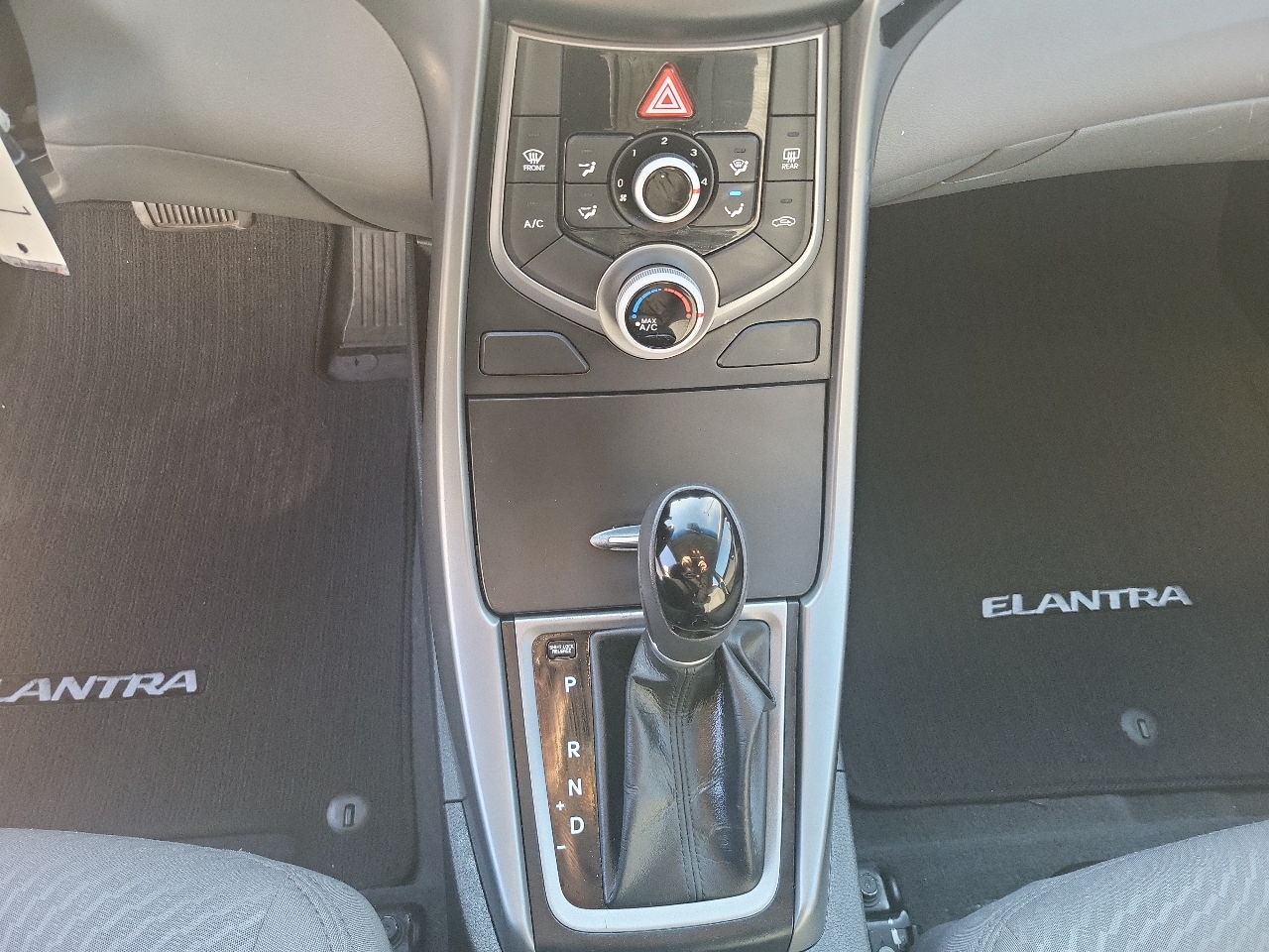 Hyundai ELANTRA GLS/SE/  2016