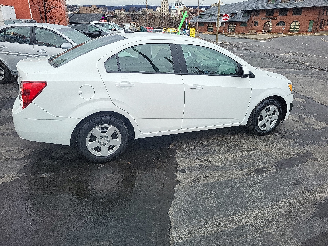 Chevrolet Sonic 4dr Sdn Auto LS 2013