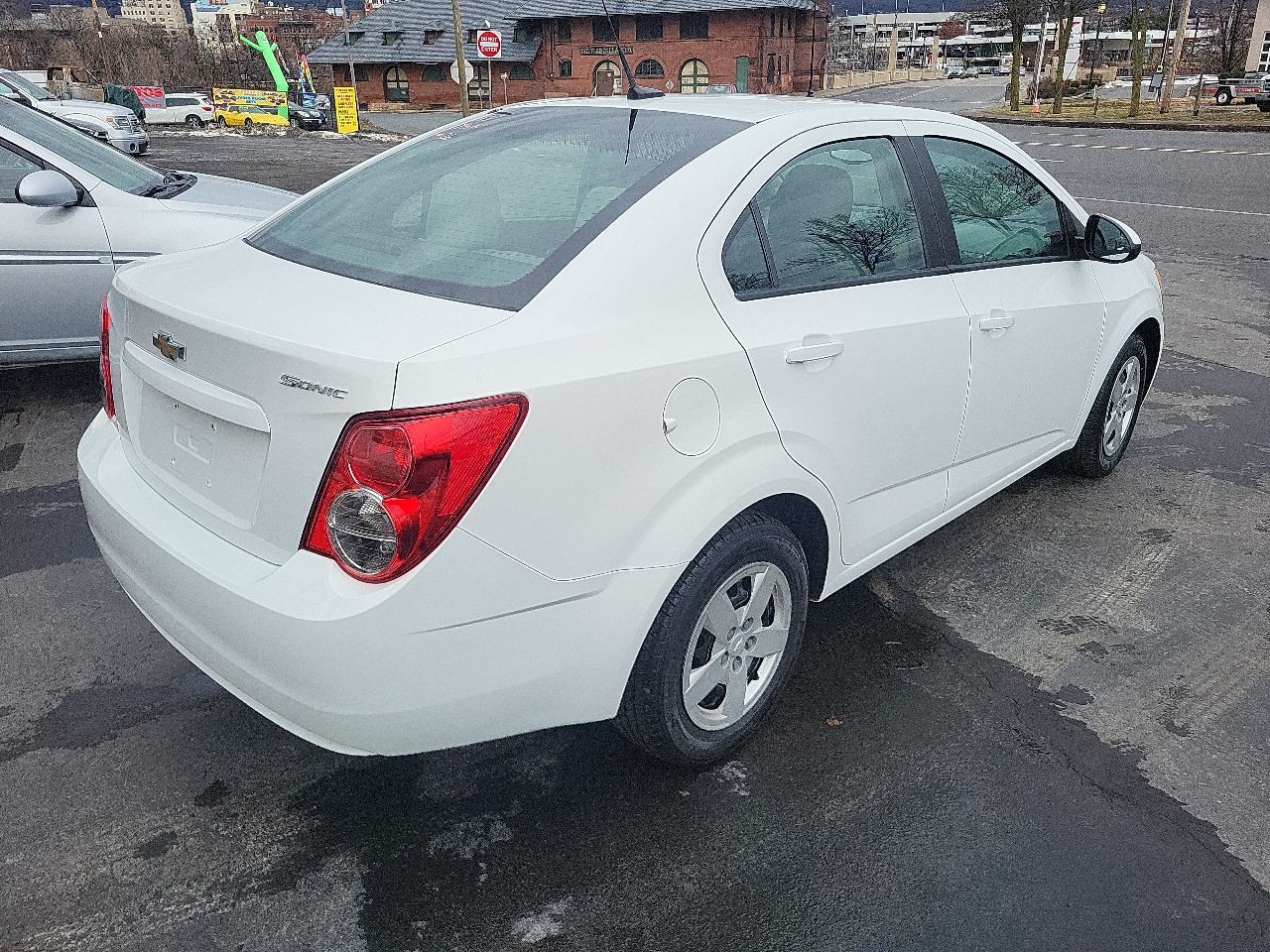 Chevrolet Sonic 4dr Sdn Auto LS 2013
