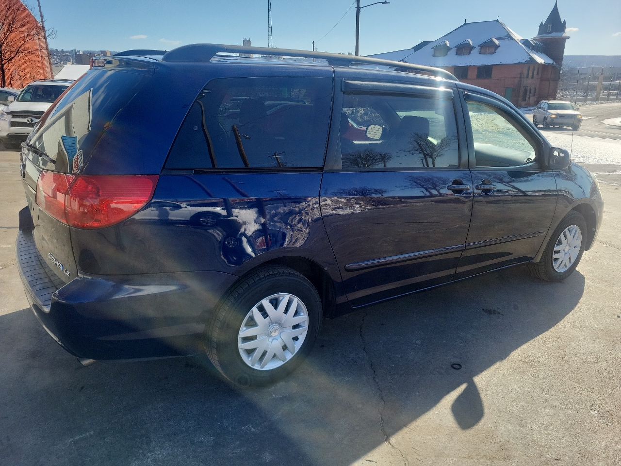 Toyota Sienna 5dr 7-Passenger Van CE FWD (Natl) 2007