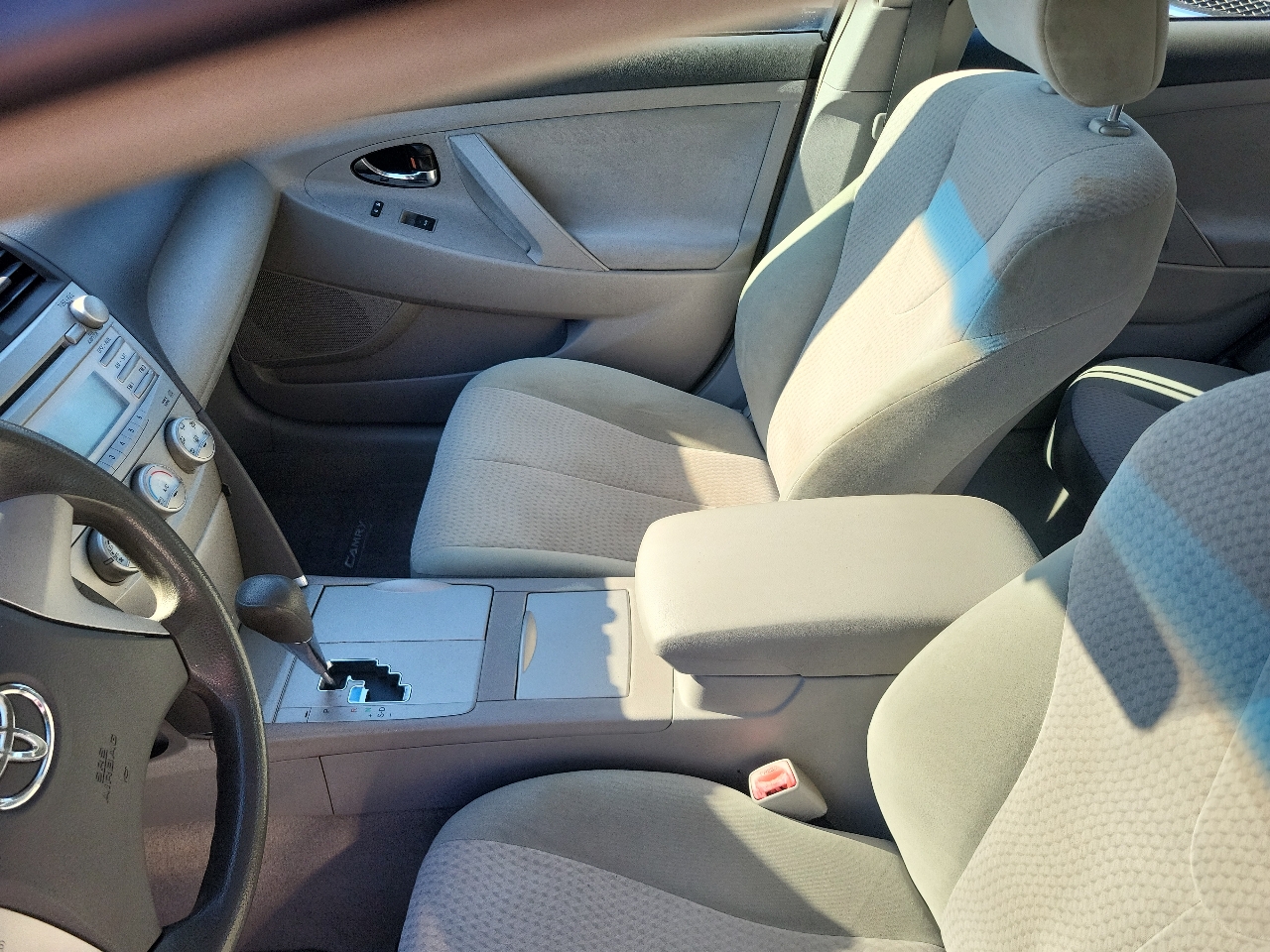 Toyota Camry 4dr Sdn I4 Man (Natl) 2010