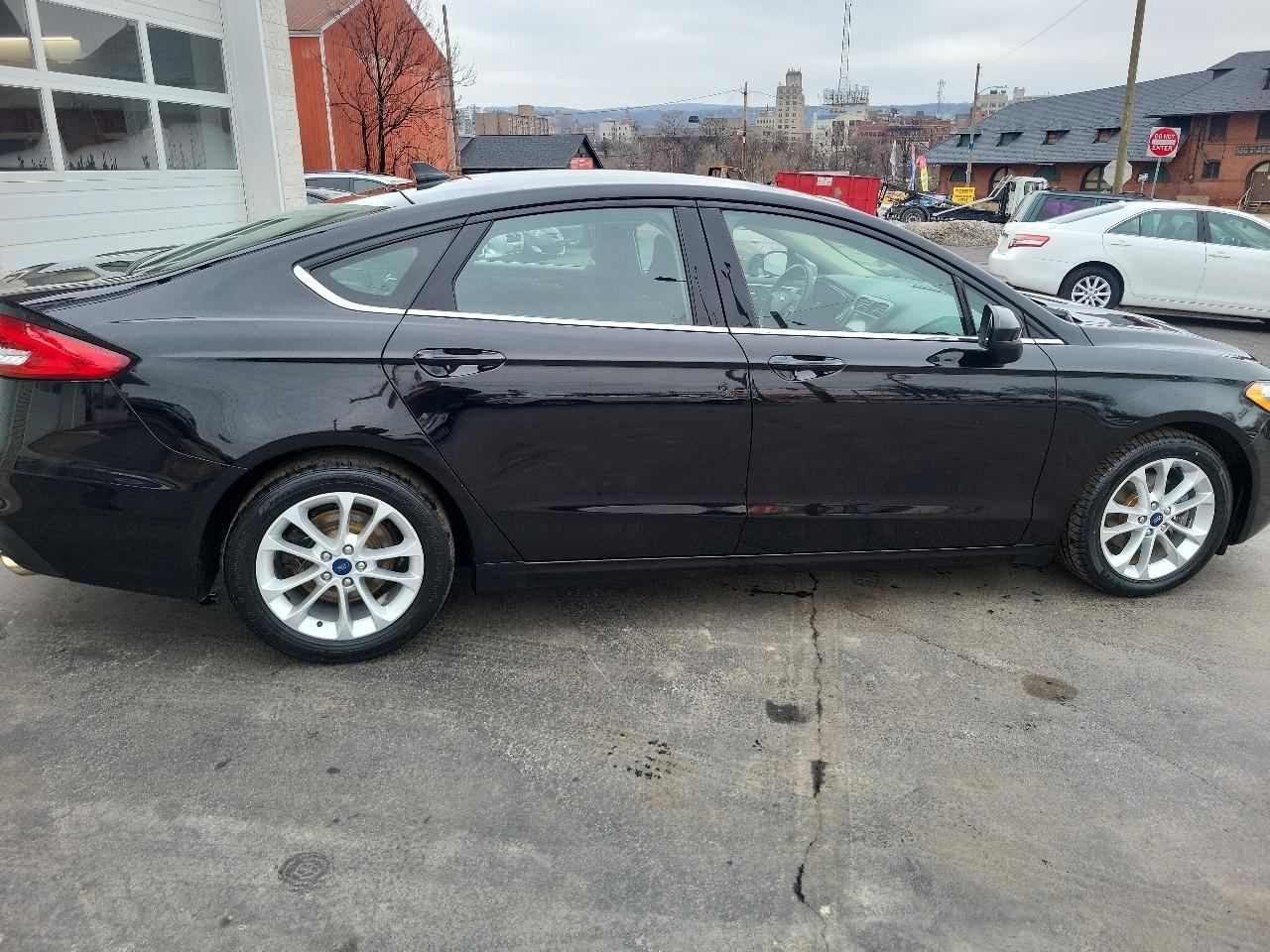 Ford Fusion SE FWD 2019