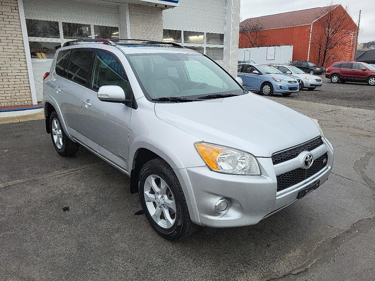 Toyota RAV4 4WD 4dr V6 5-Spd AT Ltd (Natl) 2011